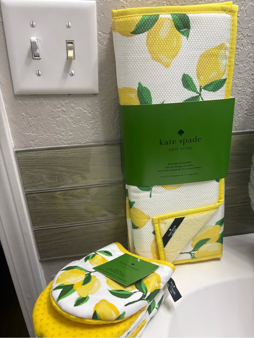 Kate Spade Lemon Kitchen Drying Mat Set of 2 & Oven Mit set - Picture 2 of 5